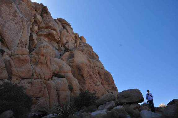 Um dos melhores lugares do mundo para se praticar rock climbing é o Joshua Tree National Park, região de Pioneertown, na Califórnia - Estados Unidos